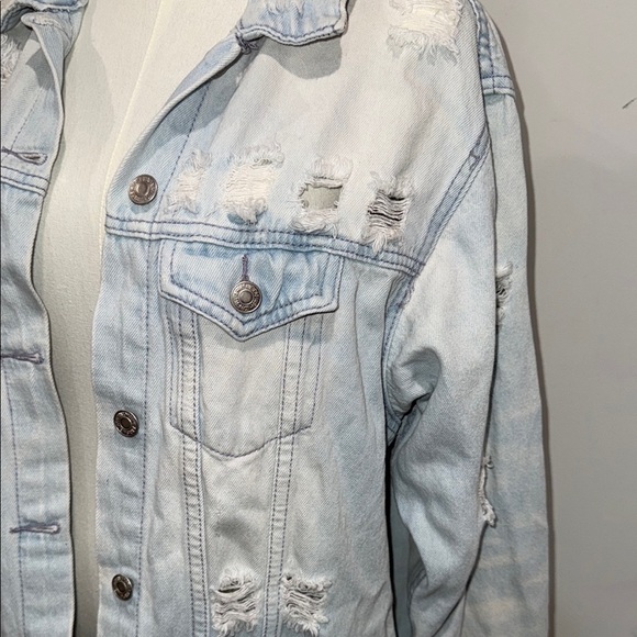 HOT & DELICIOUS Size L Distressed Light Blue Denim Jacket - Picture 7 of 15